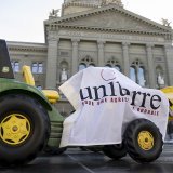 Selon Uniterre, la politique agricole mène les paysans suisses "droit dans le mur". KEYSTONE/ANTHONY ANEX